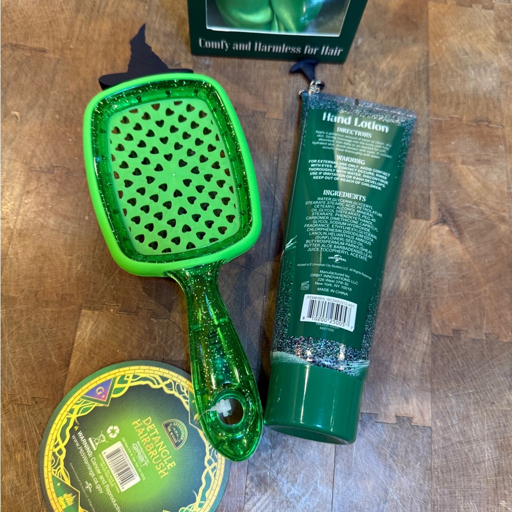 WICKED Green Heatless Curling Rods Set Witch Hair Brush Watermelon Lotion NEW - Picture 3 of 16